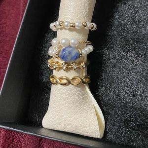 Set of 5 gold plated Rings